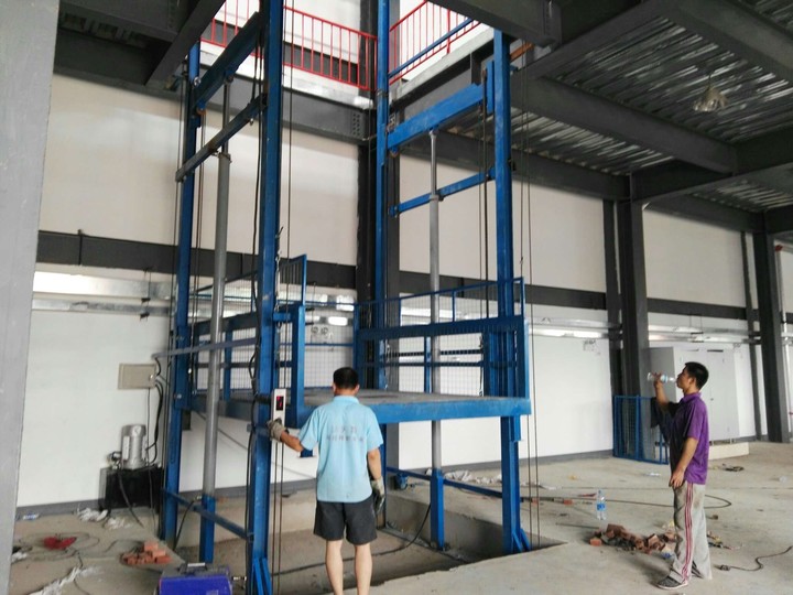 廠房夾層液壓貨梯安裝現場